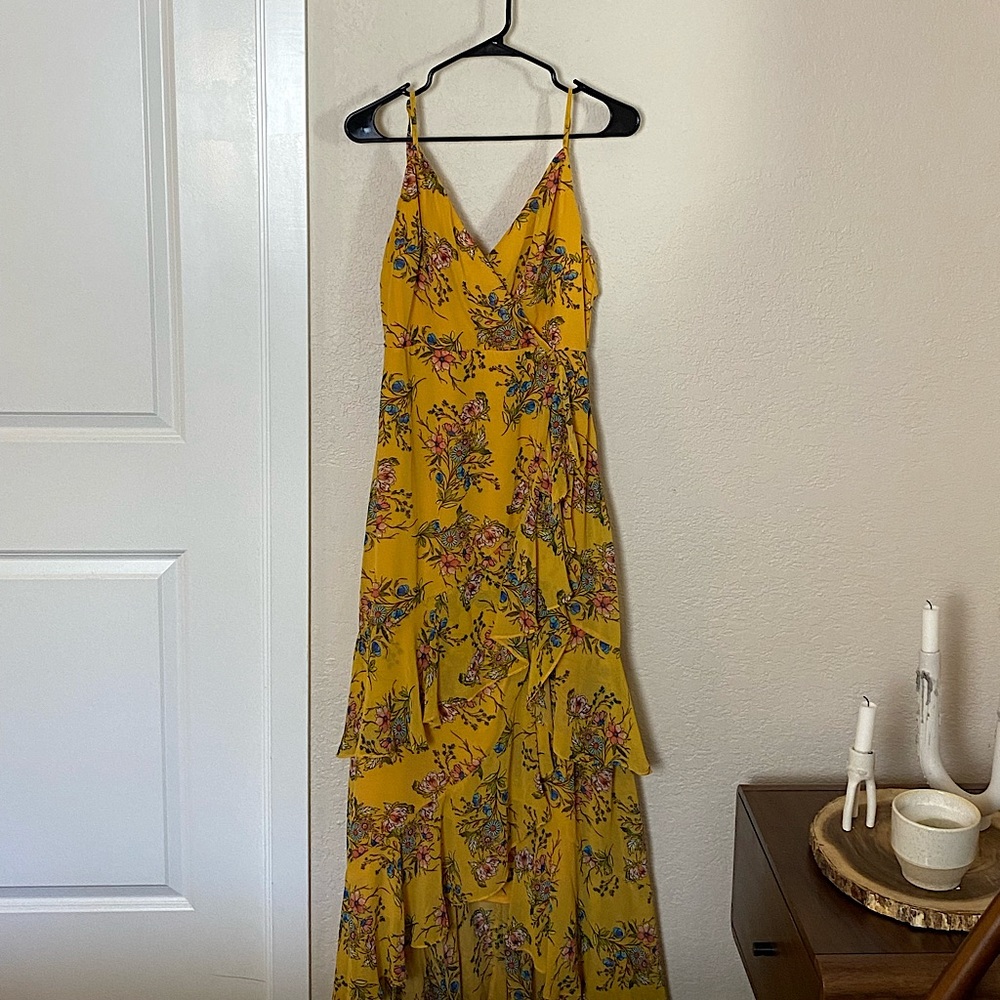Long yellow dress with floral detail size extra large. Worn once